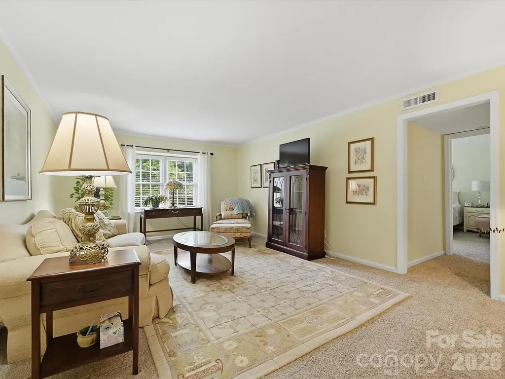 2233 Rexford Road Charlotte NC 28211