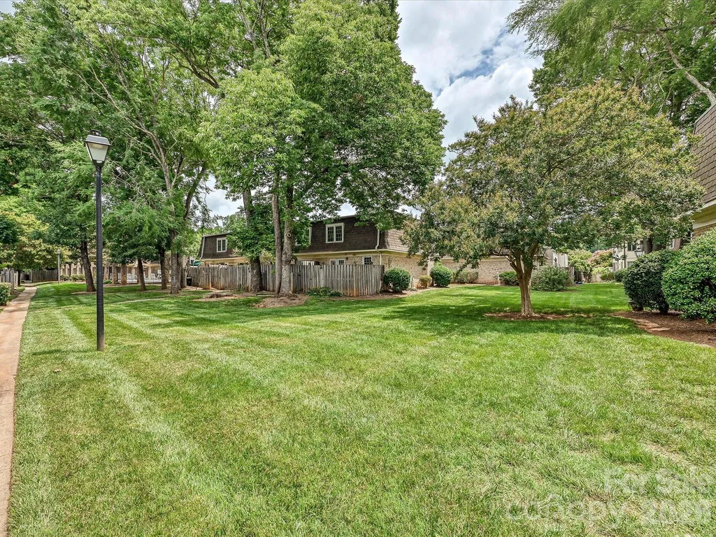 2233 Rexford Road Charlotte NC 28211