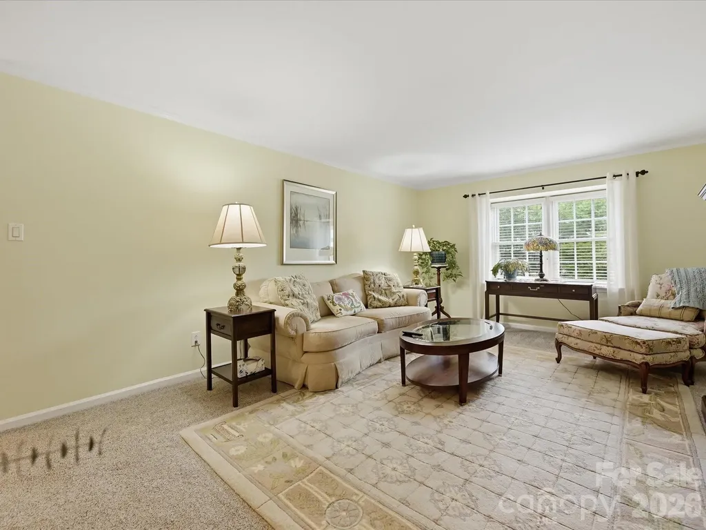 2233 Rexford Road Charlotte NC 28211