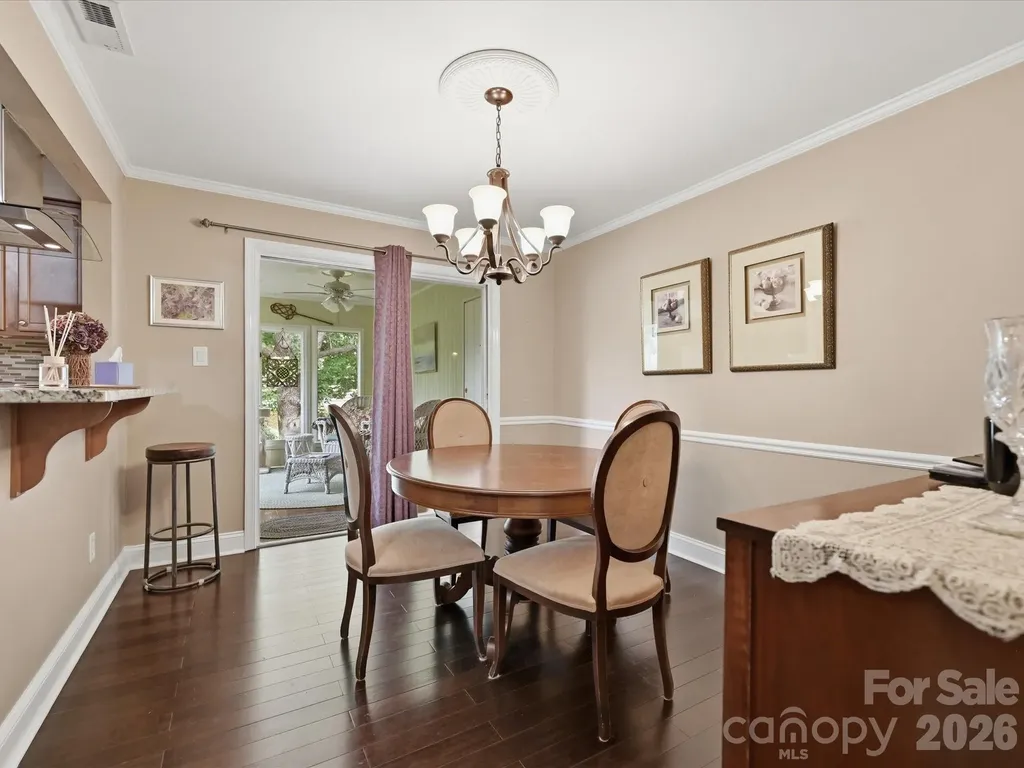 2233 Rexford Road Charlotte NC 28211