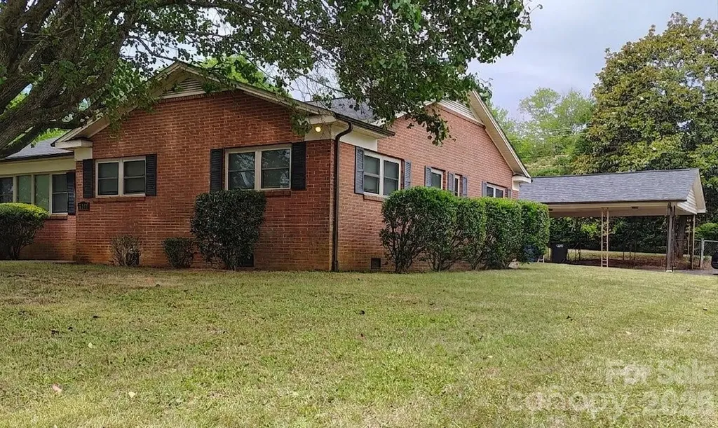 2171 6th Street NE Hickory NC 28601