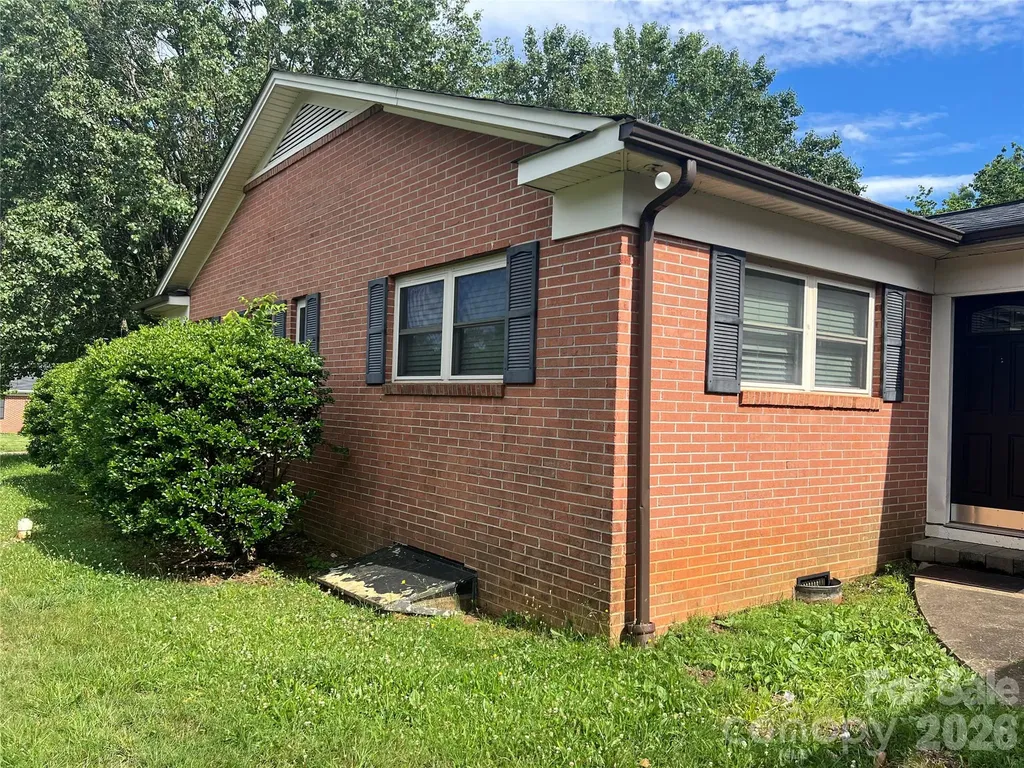 2171 6th Street NE Hickory NC 28601