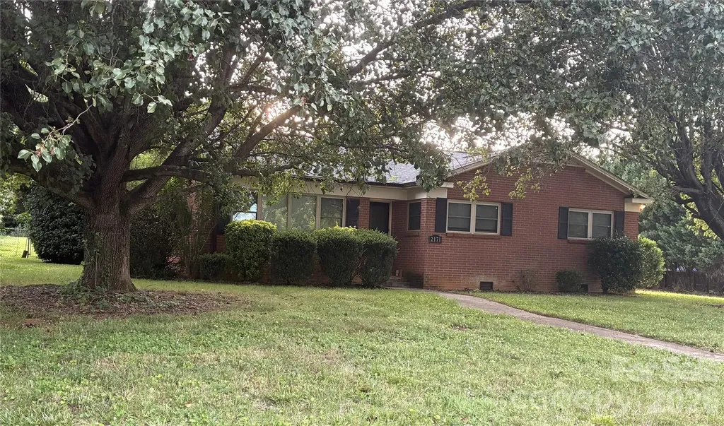 2171 6th Street NE Hickory NC 28601