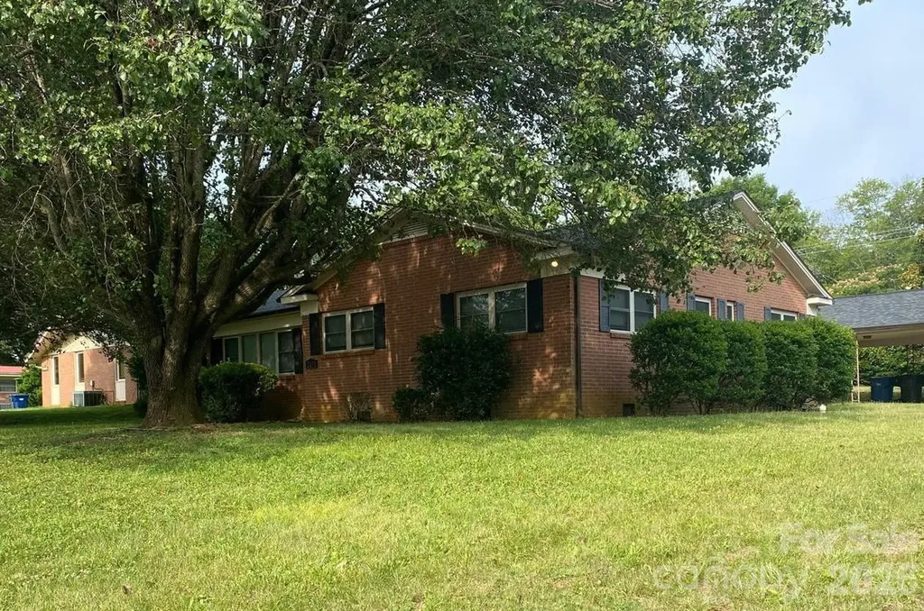 2171 6th Street NE Hickory NC 28601