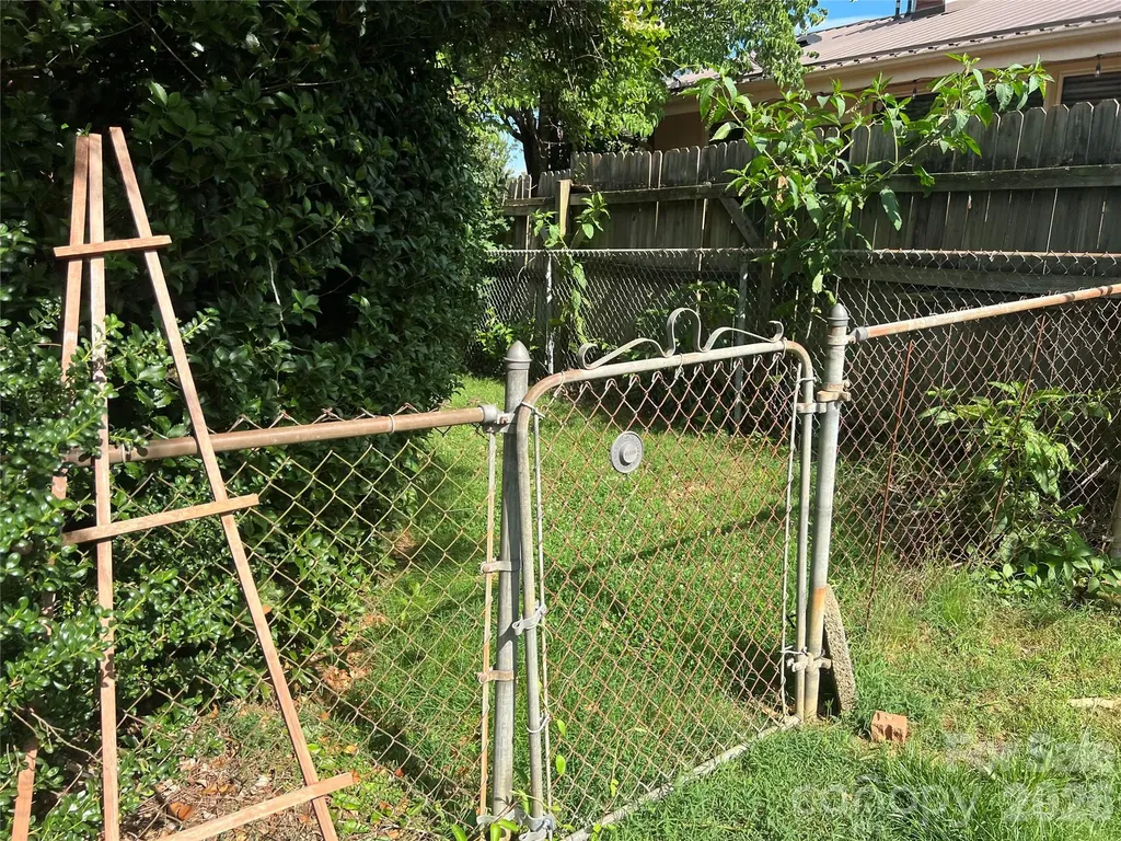2171 6th Street NE Hickory NC 28601