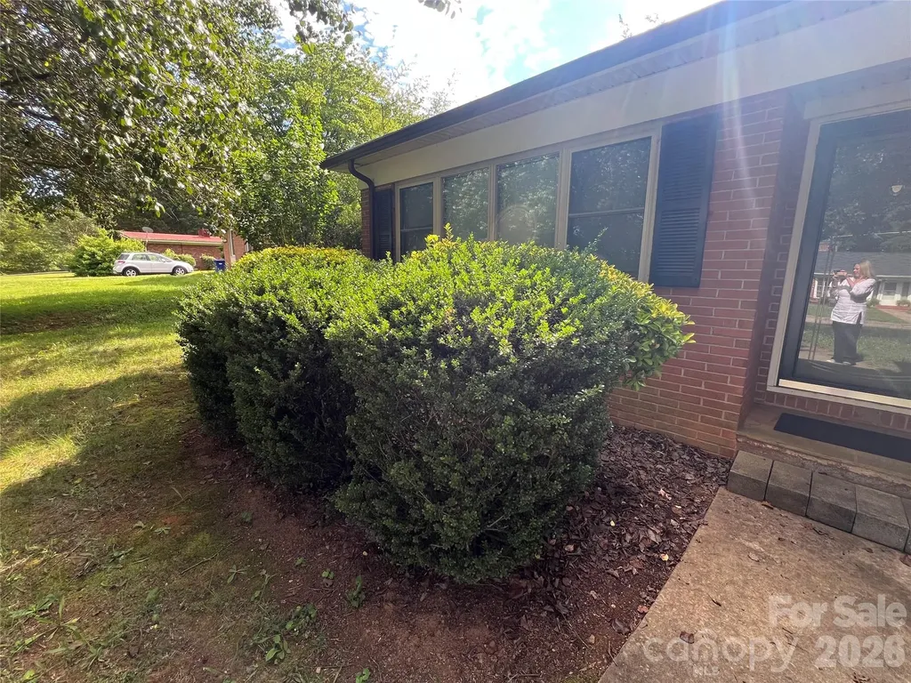 2171 6th Street NE Hickory NC 28601