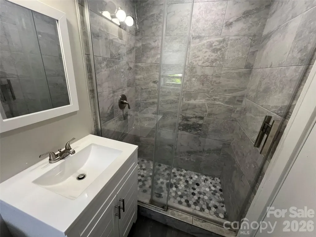 2171 6th Street NE Hickory NC 28601
