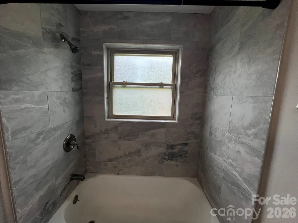 2171 6th Street NE Hickory NC 28601