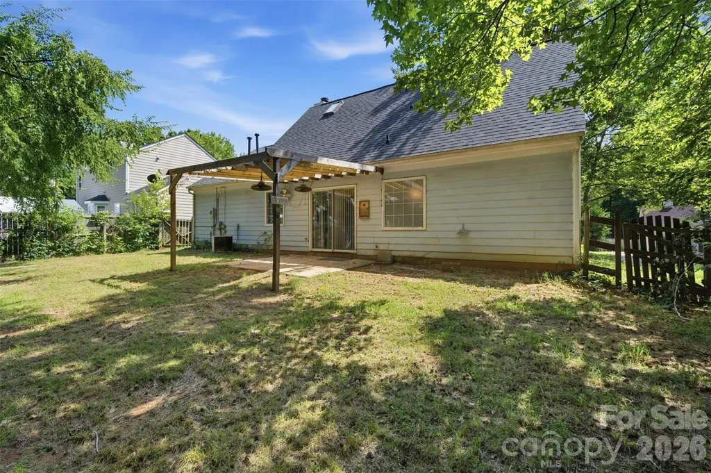8345 Houndstooth Drive Charlotte NC 28227