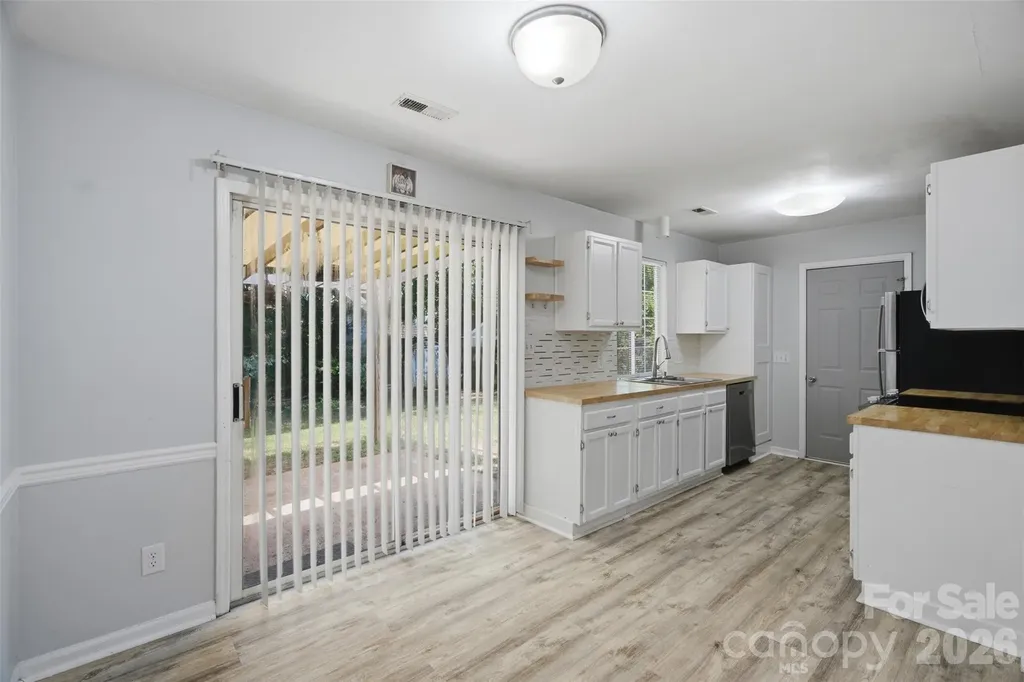 8345 Houndstooth Drive Charlotte NC 28227