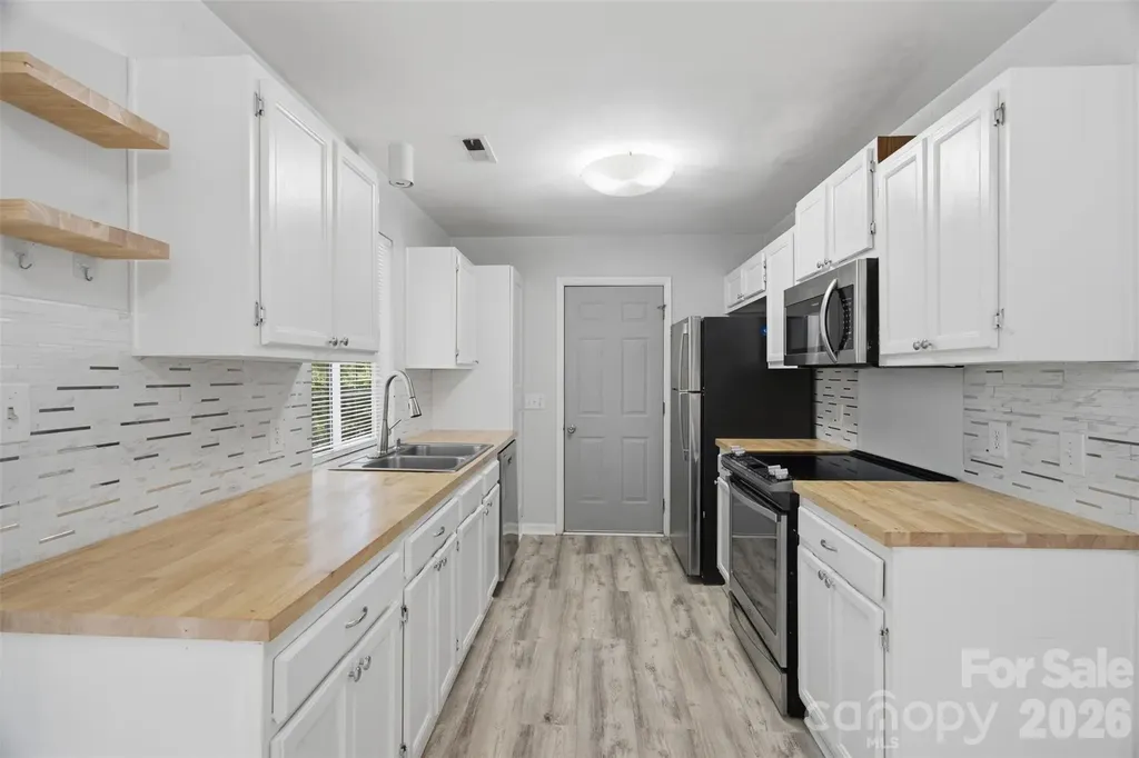 8345 Houndstooth Drive Charlotte NC 28227