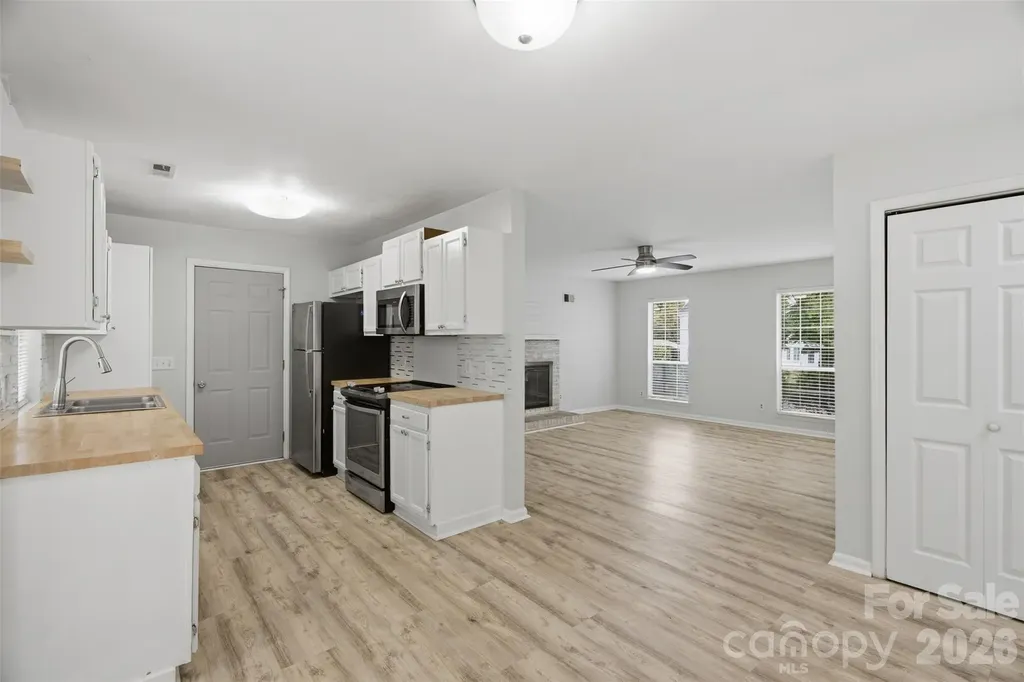 8345 Houndstooth Drive Charlotte NC 28227