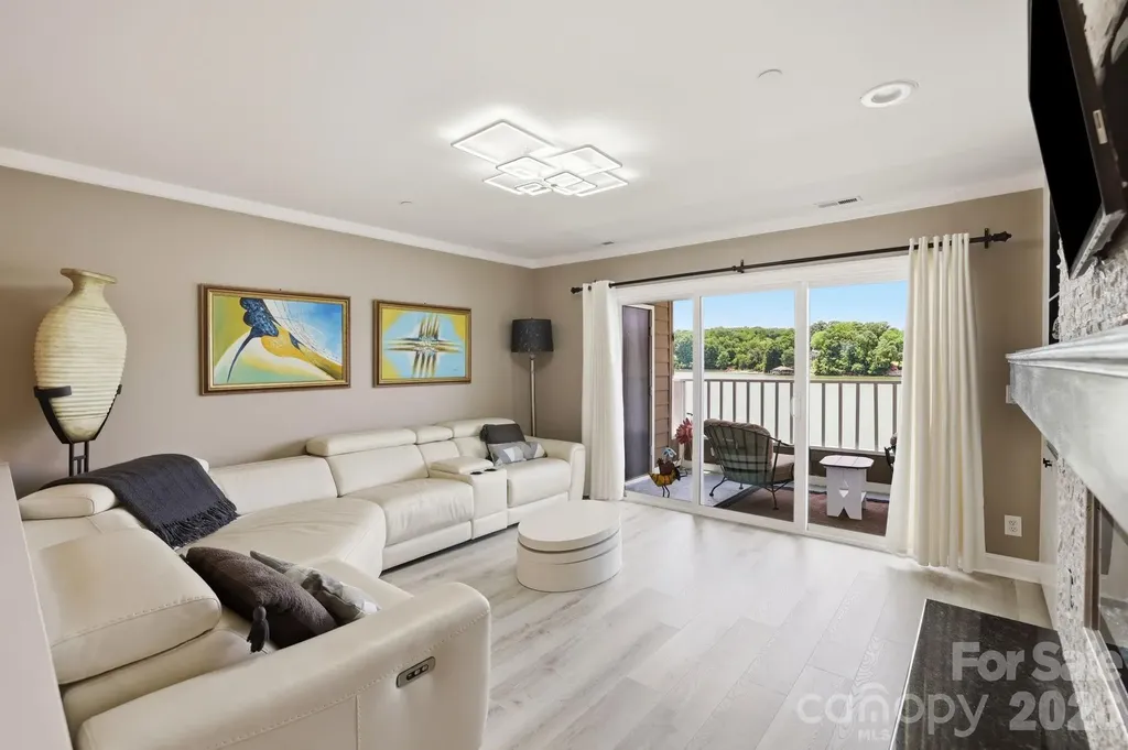 9817 Emerald Point Drive Charlotte NC 28278