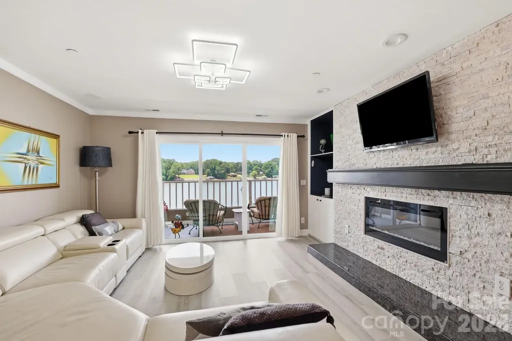 9817 Emerald Point Drive Charlotte NC 28278