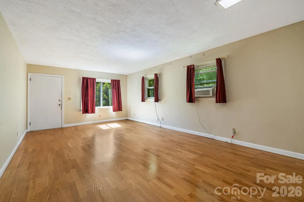 917 Fassifern Court Hendersonville NC 28791