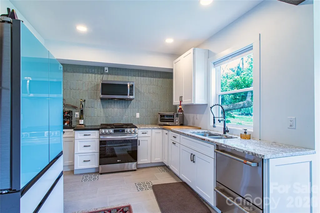 16 Riverside Drive Barnardsville NC 28709