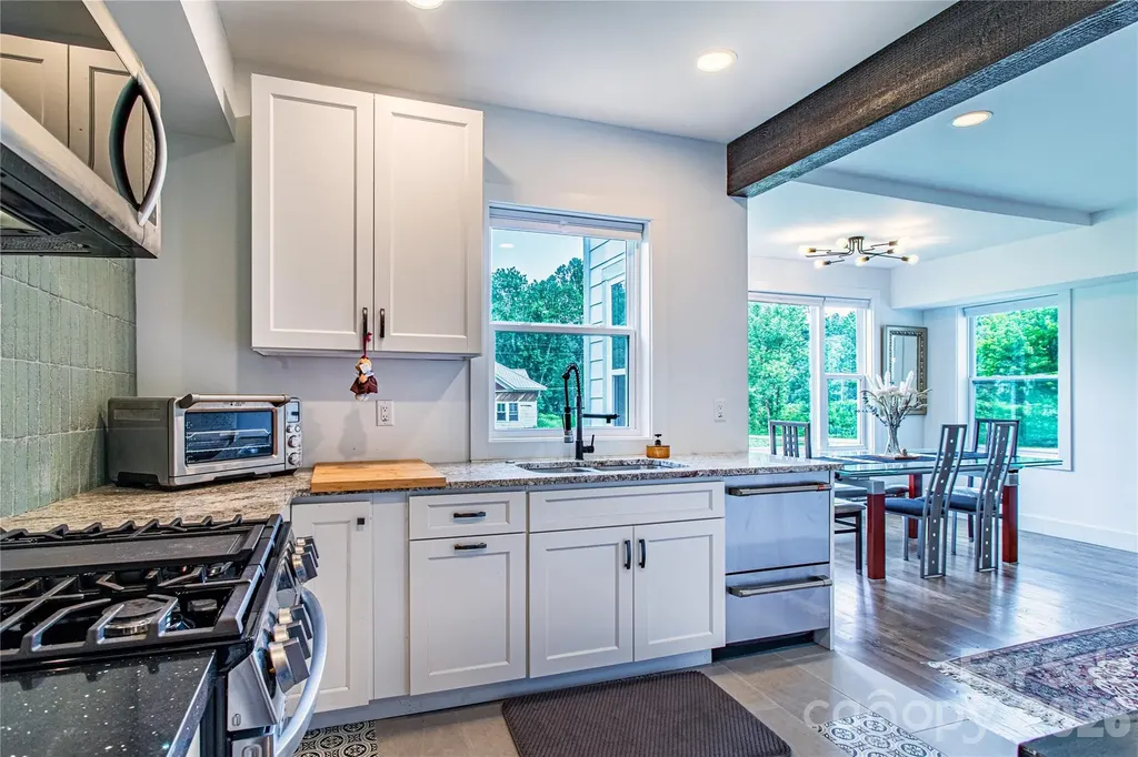16 Riverside Drive Barnardsville NC 28709