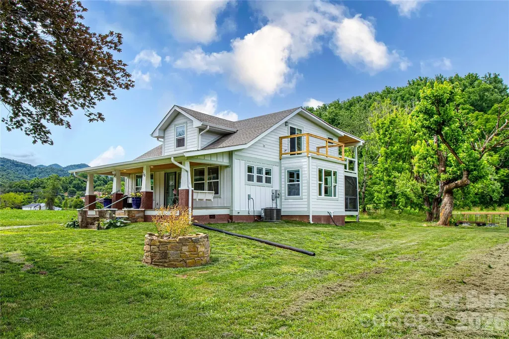 16 Riverside Drive Barnardsville NC 28709