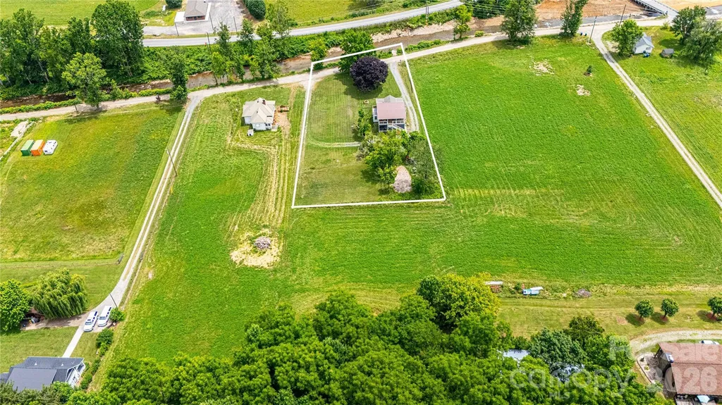 16 Riverside Drive Barnardsville NC 28709
