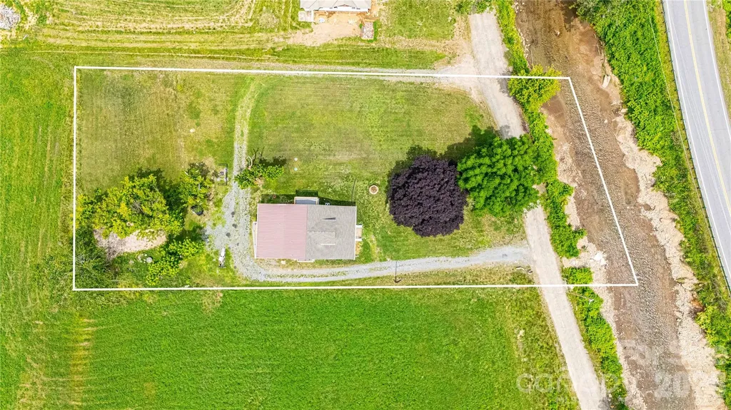 16 Riverside Drive Barnardsville NC 28709