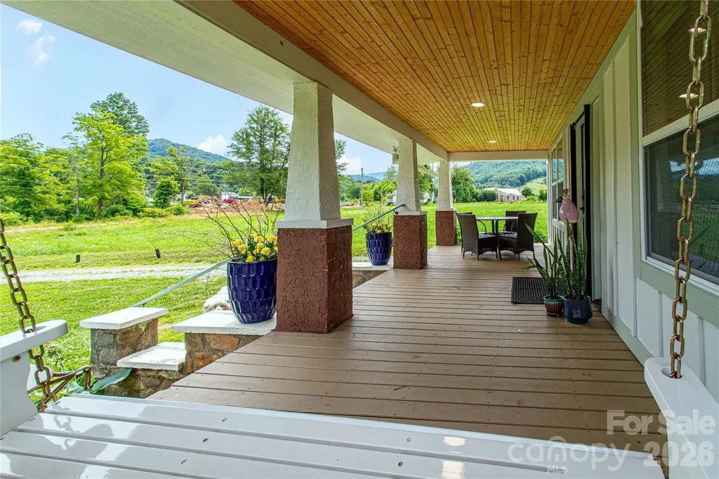 16 Riverside Drive Barnardsville NC 28709