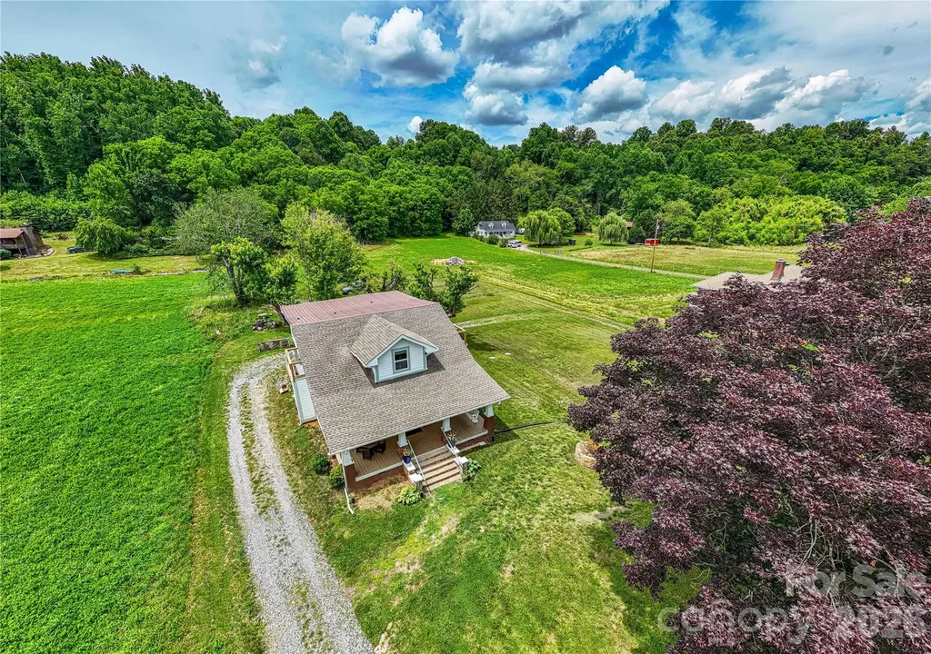 16 Riverside Drive Barnardsville NC 28709