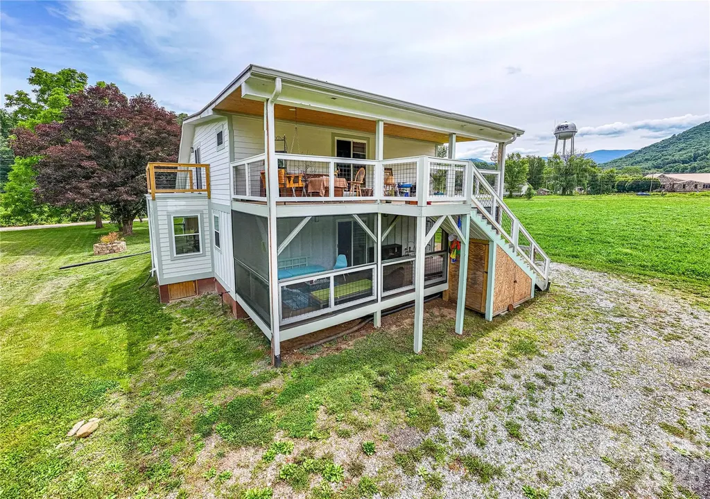 16 Riverside Drive Barnardsville NC 28709