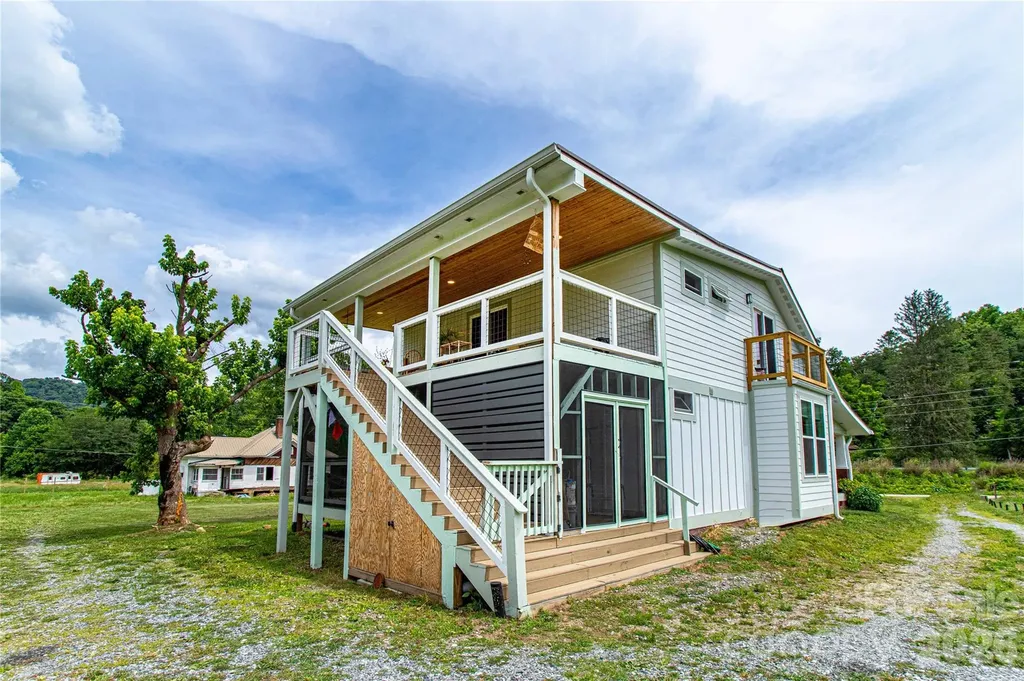16 Riverside Drive Barnardsville NC 28709