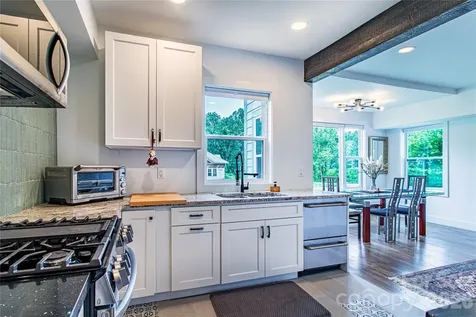 16 Riverside Drive Barnardsville NC 28709