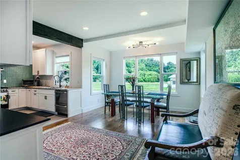 16 Riverside Drive Barnardsville NC 28709