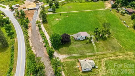 16 Riverside Drive Barnardsville NC 28709