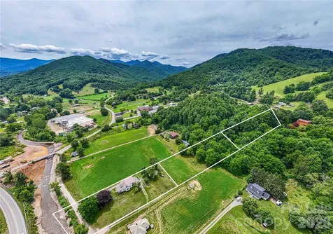 16 Riverside Drive Barnardsville NC 28709