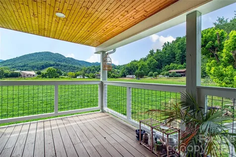 16 Riverside Drive Barnardsville NC 28709