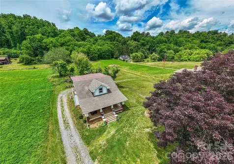 16 Riverside Drive Barnardsville NC 28709