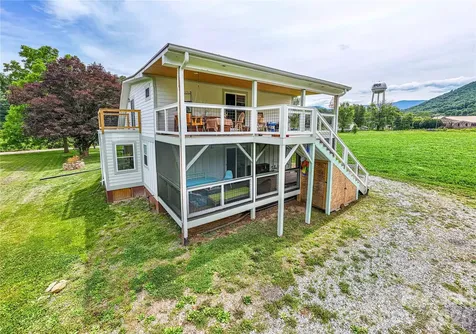 16 Riverside Drive Barnardsville NC 28709