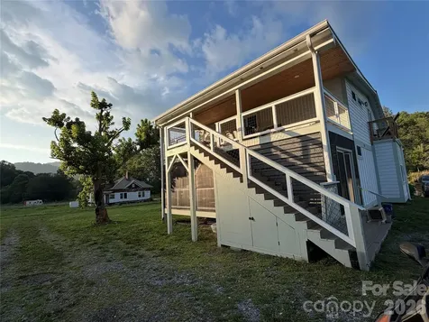 16 Riverside Drive Barnardsville NC 28709