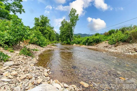16 Riverside Drive Barnardsville NC 28709