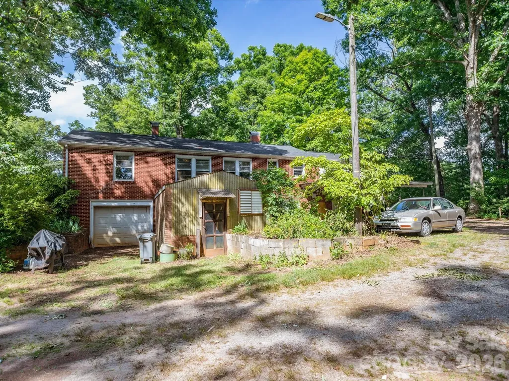 2111 Emmanuel Church Road Conover NC 28613