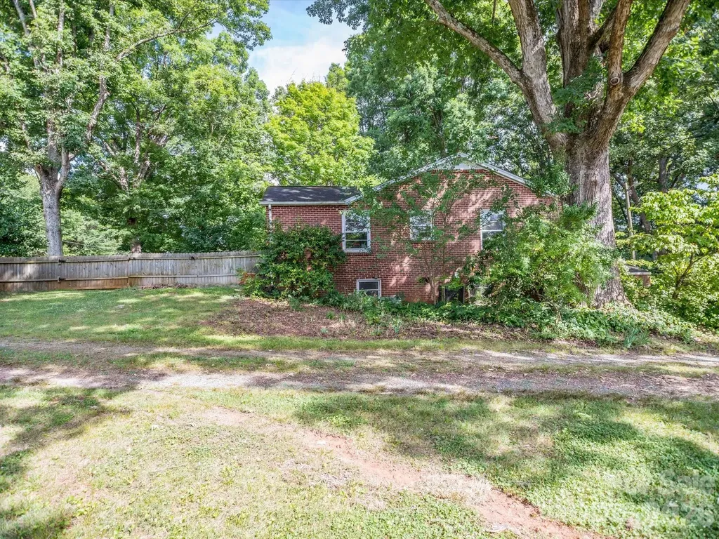 2111 Emmanuel Church Road Conover NC 28613