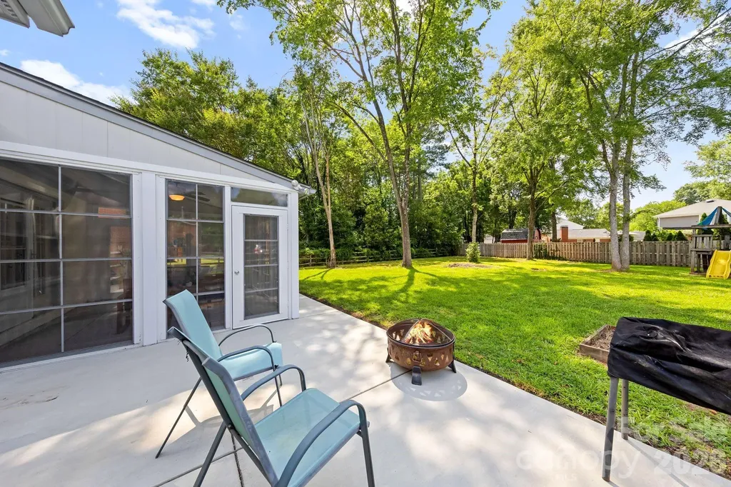 11232 Coachman Circle Charlotte NC 28277