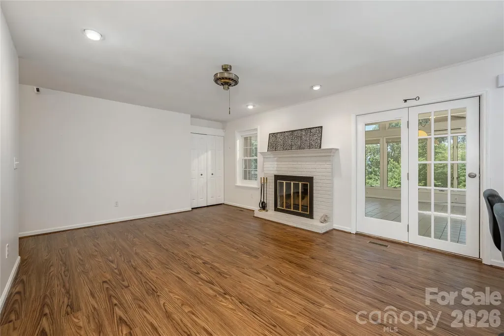 615 Goldview Drive Hendersonville NC 28791