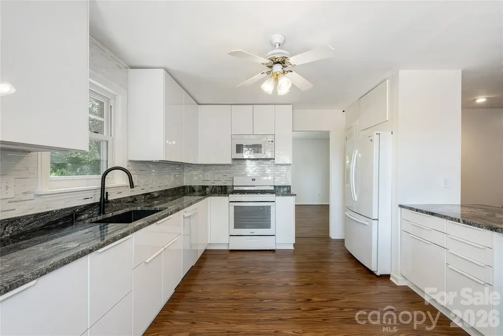 615 Goldview Drive Hendersonville NC 28791