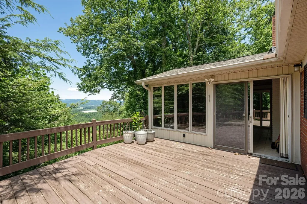 615 Goldview Drive Hendersonville NC 28791