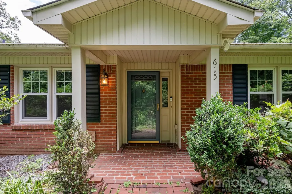 615 Goldview Drive Hendersonville NC 28791