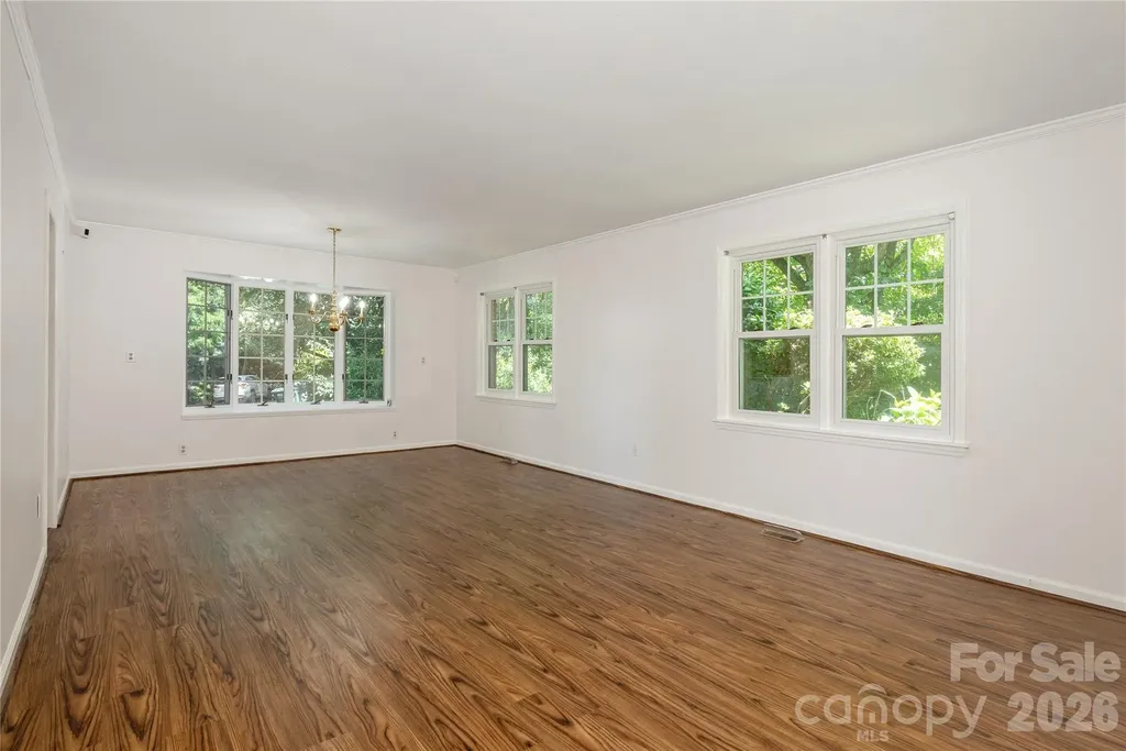 615 Goldview Drive Hendersonville NC 28791