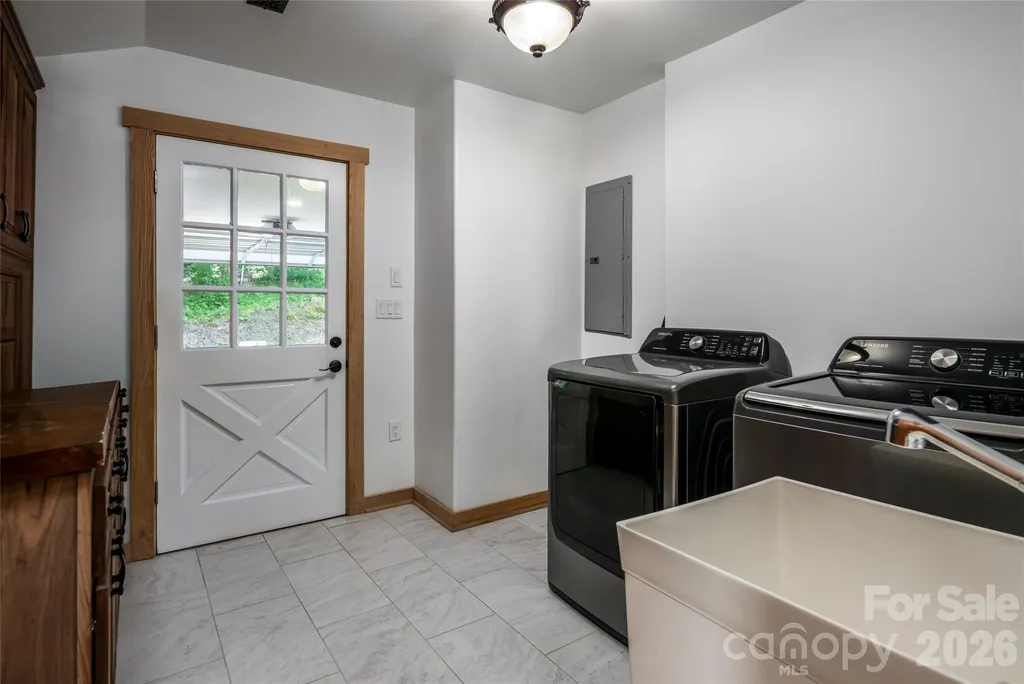 86 Holiday Drive Hendersonville NC 28739