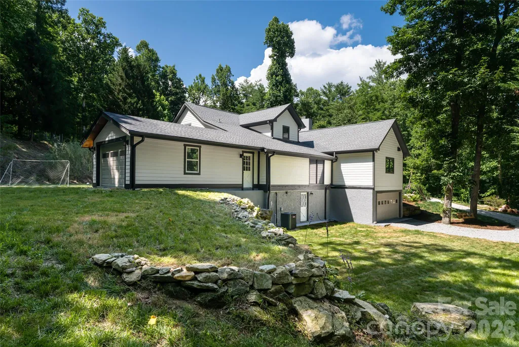 86 Holiday Drive Hendersonville NC 28739