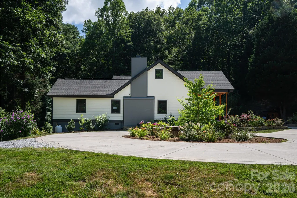 86 Holiday Drive Hendersonville NC 28739