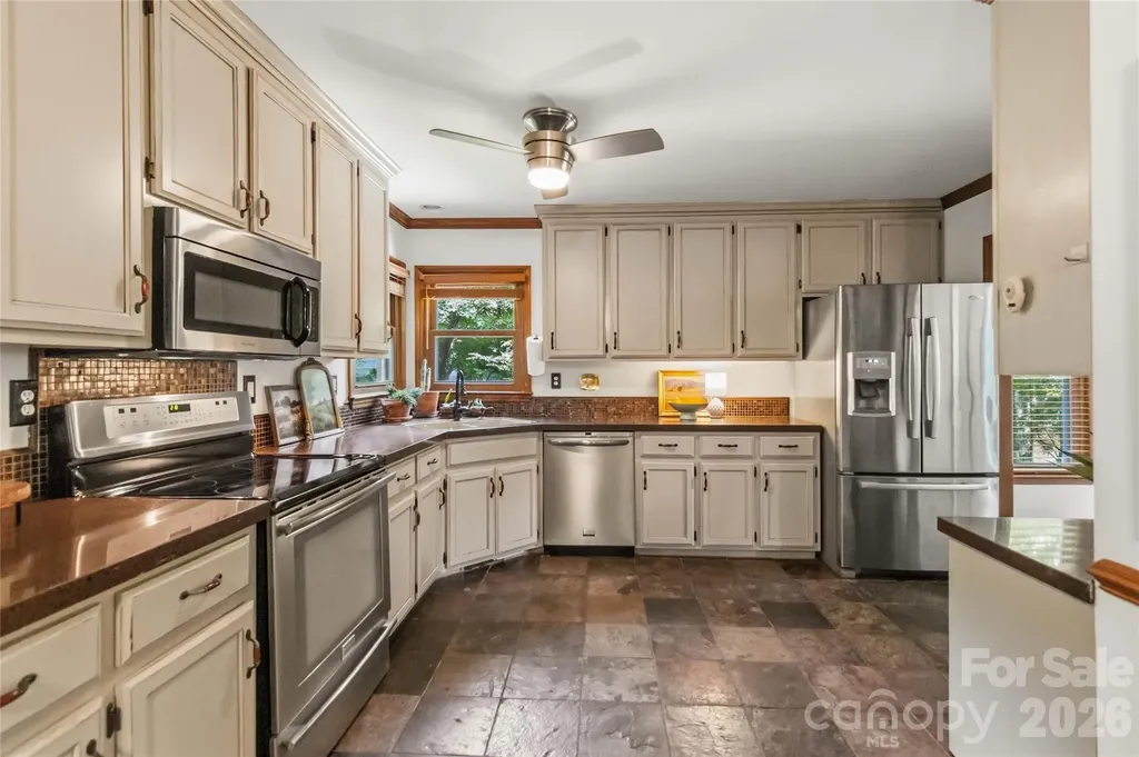 6933 Albaneen Court Charlotte NC 28215