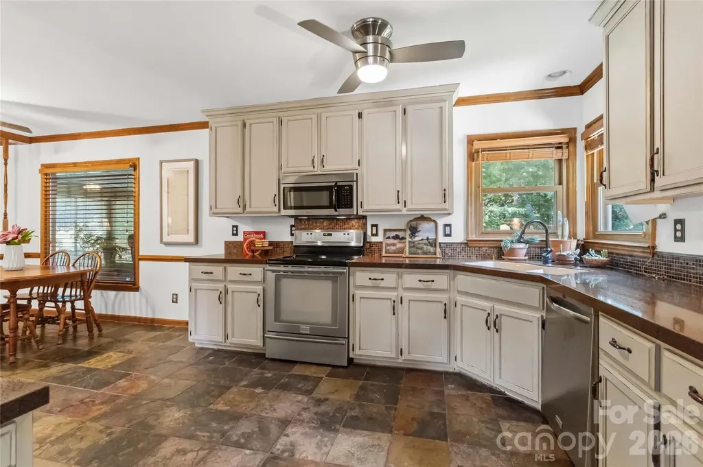 6933 Albaneen Court Charlotte NC 28215